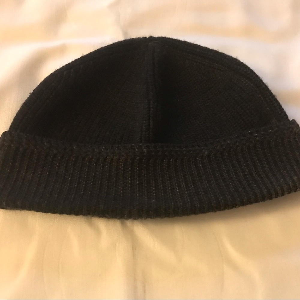 Classic Ribbed Knit Beanie - Black